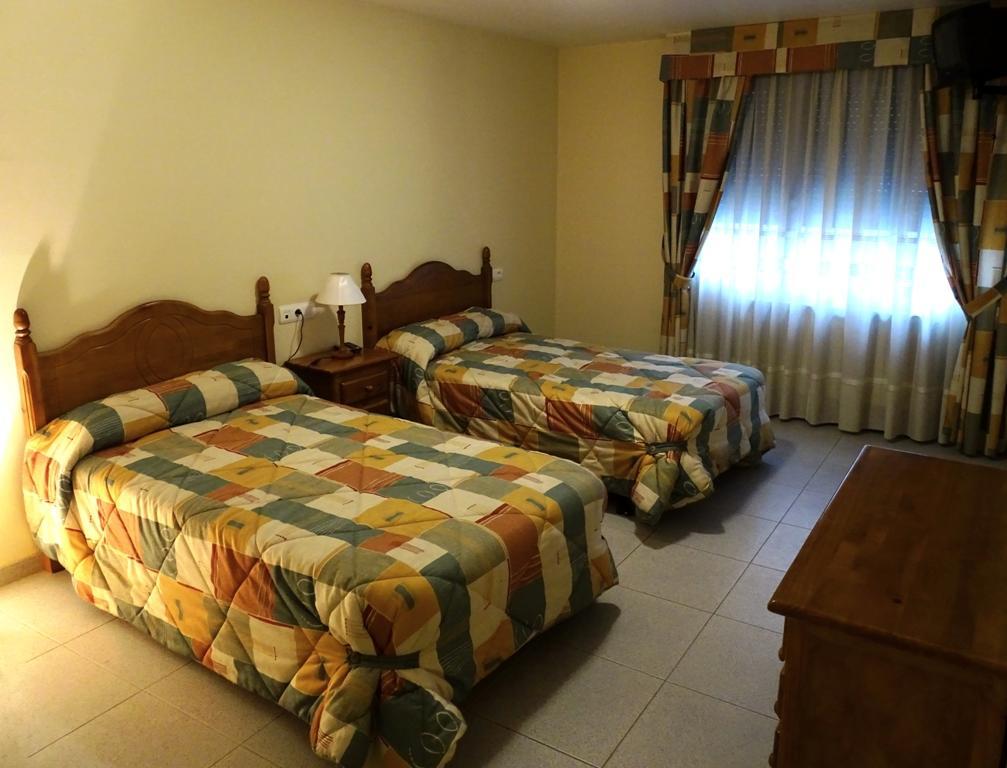 ホテル Hostal Carmen El Puente  エクステリア 写真